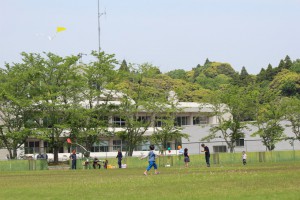 子ども凧あげ写真